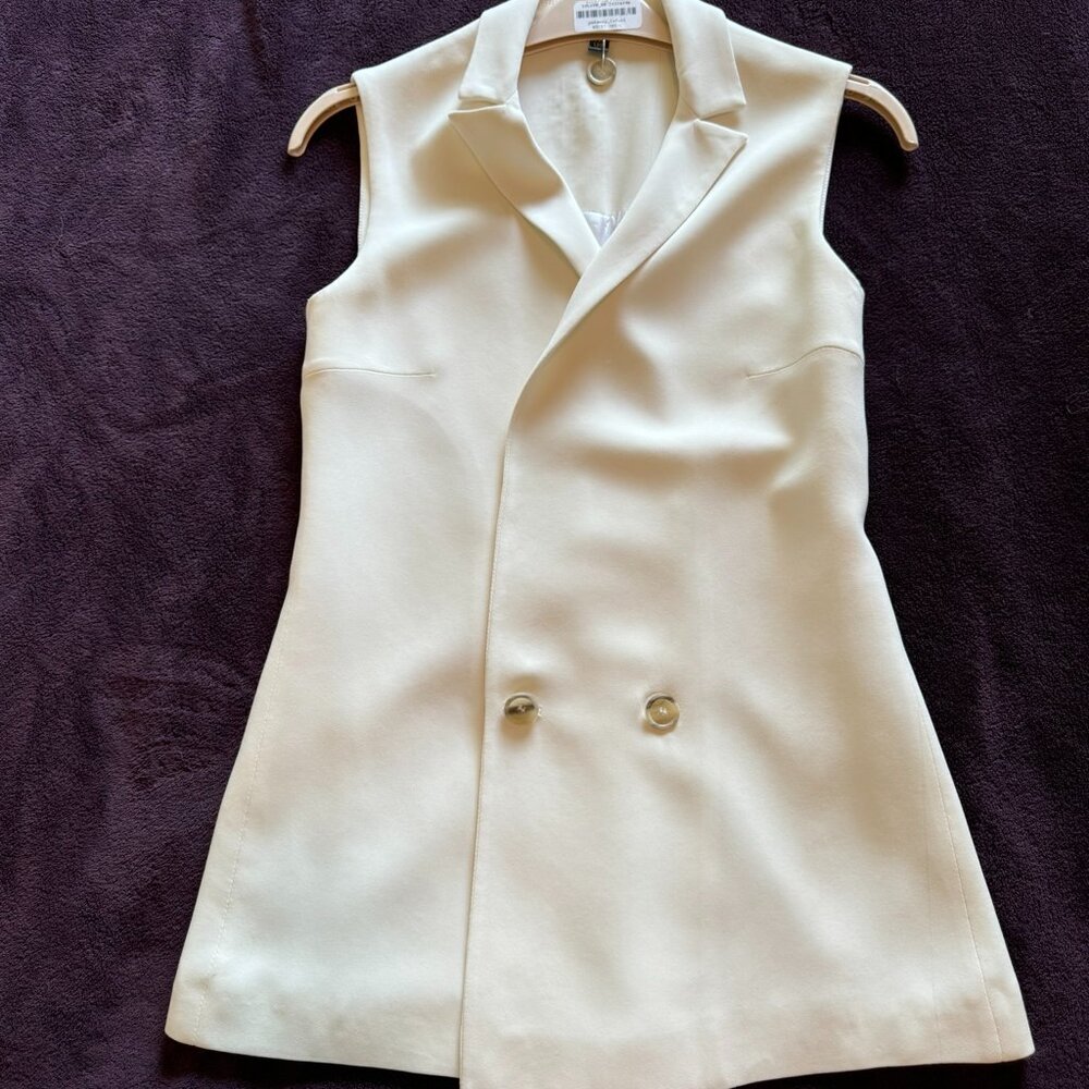 eleventy Sleeveless Blazer